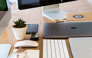 骨折受伤！利物浦中卫赛后遭种族歧视